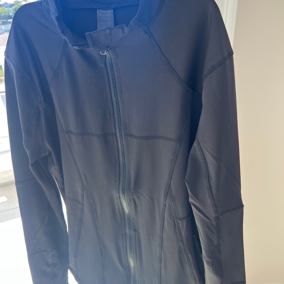 New zip up jacket. Comes in multiple sizes - Picture 3 of 3